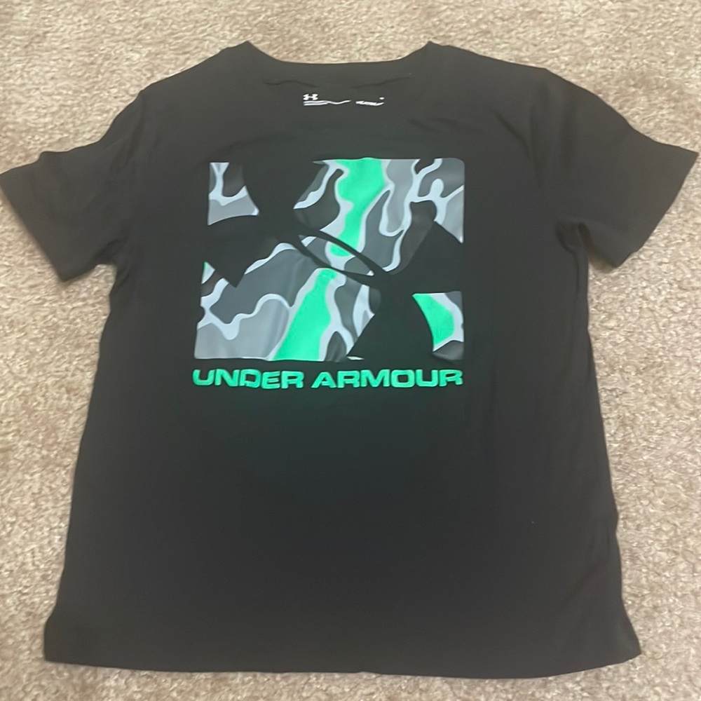 Under Armour boys tee heatgear style